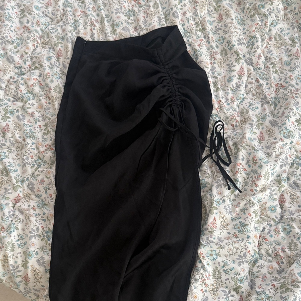 PrettyLittleThing Black Ruched Skirt